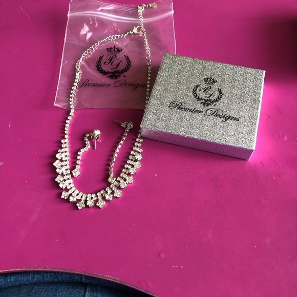 NWT-PremierDesigns ‘Ariel’ Necklace/Earrings Slvr - Picture 2 of 8